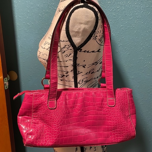 Croft & Barrow magenta colored w/silver metal alligator pattern shoulder purse. - Picture 6 of 12